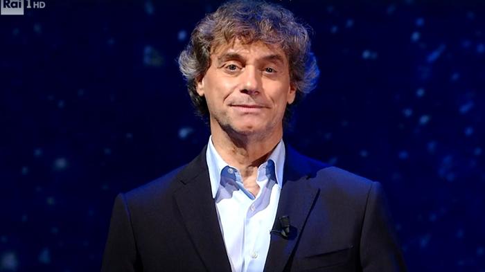 {
    “title”: “Noos – L’avventura della conoscenza: Segreti del Museo Egizio e Scoperte Scientifiche”,
    “subtitle”: “Alberto Angela conduce un viaggio tra dinosauri, misteri storici e innovazioni scientifiche”,
    “summary”: “Alberto Angela presenta “