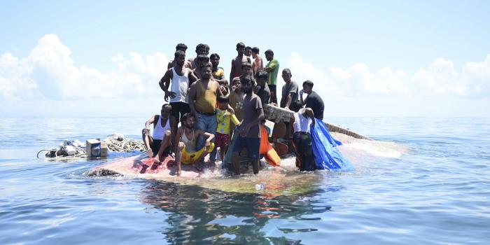Naufragio di una barca con migranti rohingya al largo dell’Indonesia