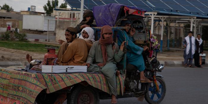 Esplosione a Kandahar: Attacco suicida in una banca, 21 morti