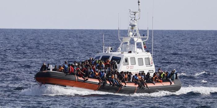 Emergenza migranti a Lampedusa: 630 persone soccorse in una notte