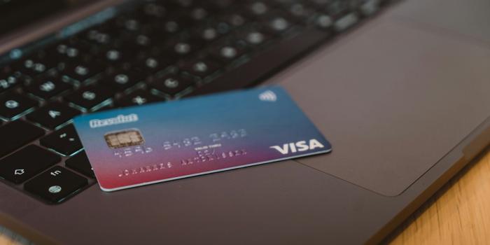 Accordo storico tra Mastercard e Visa per ridurre le commissioni sulle carte di credito