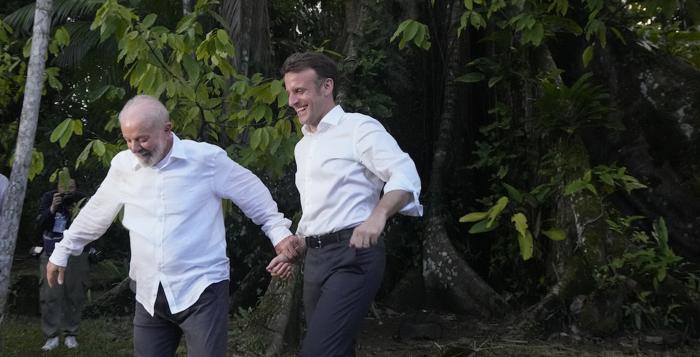La visita di Macron in Brasile: accordi e immagini nella foresta amazzonica