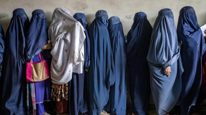 Lapidazioni e repressione: la lotta delle donne afghane sotto i talebani