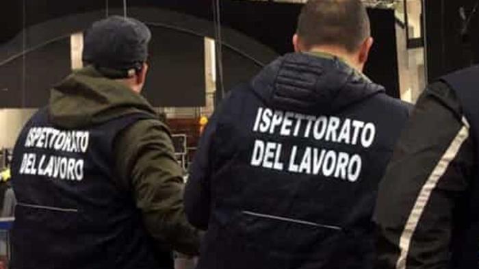 Sfruttamento lavorativo in catena di abbigliamento: il caso svelato