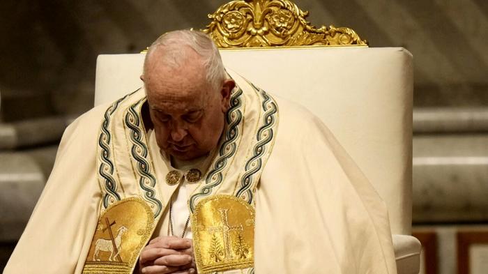 Papa Francesco presiede la Veglia di Pasqua a San Pietro