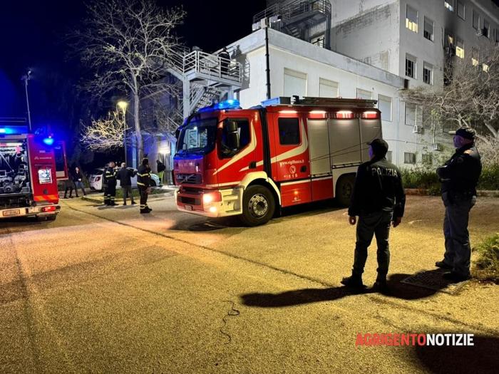Polizia e pompieri all'ospedale di Ribera