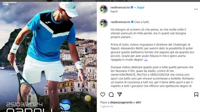 Tennista italiano denuncia insulti durante partita a Napoli