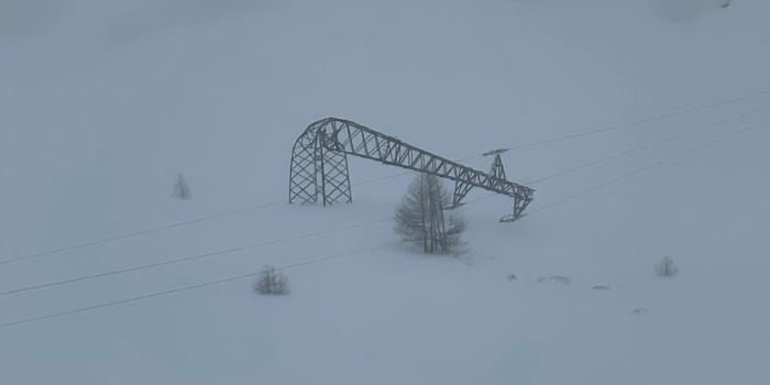 Emergenza neve a Livigno: strade bloccate e disagi per turisti