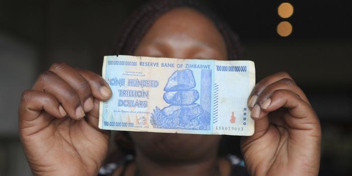 Lo Zimbabwe introduce nuova valuta legata all’oro per risolvere la crisi economica
