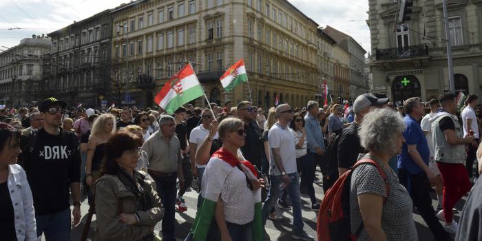 Protesta a Budapest contro il governo di Orbán