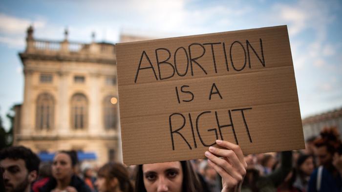 La battaglia sull’aborto in Arizona: una legge del 1864 riemerge