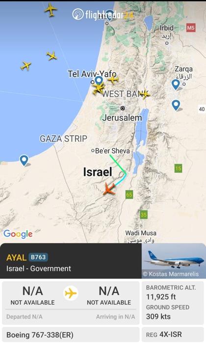 L'aereo dei Netanyahu decollato dopo l'attacco dell'Iran L'aereo dei Netanyahu decollato dopo l'attacco dell'Iran