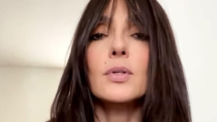 Ambra Angiolini: Cambiamenti nella tournée teatrale di Oliva Denaro