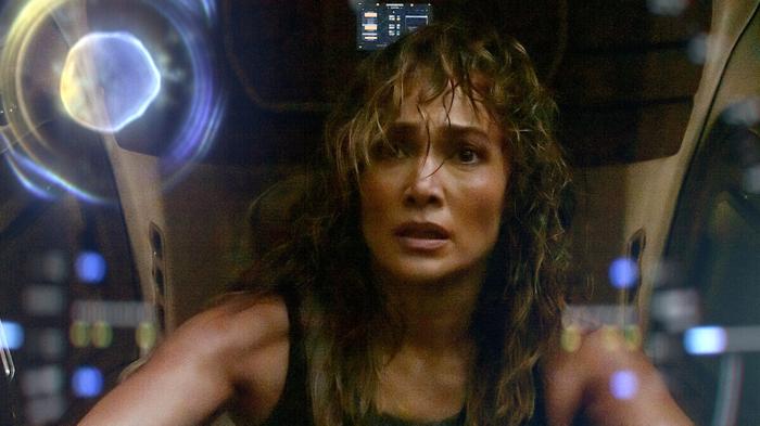 Jennifer Lopez torna su Netflix con il film d’azione spaziale Atlas