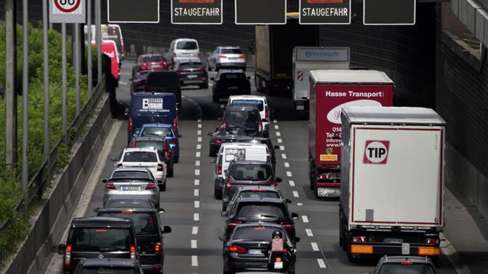 Germania: Divieto auto nei weekend per obiettivi climatici