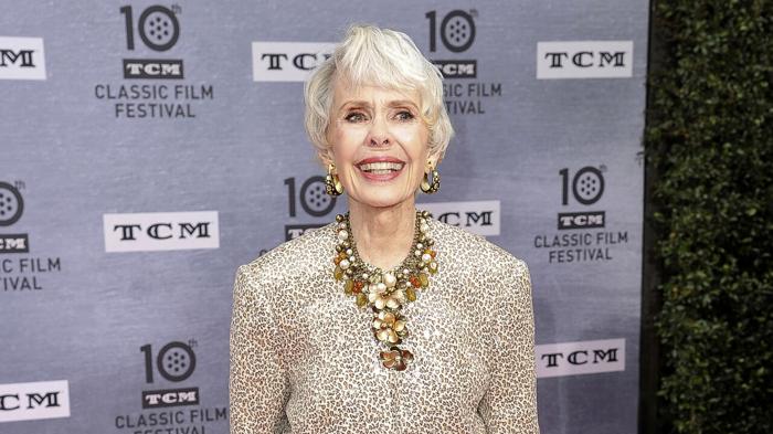 Addio a Barbara Rush: Icona del Cinema Classico Americano