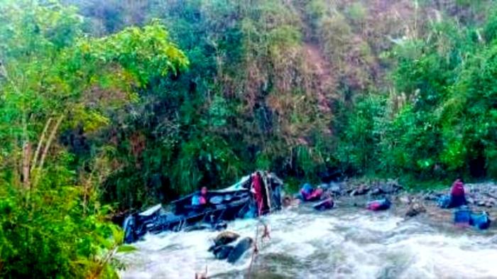 Tragedia stradale in Perù: 25 morti in incidente a Celendin