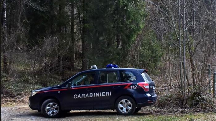 Aggressione con falce e ascia: la violenta disputa per un terreno agricolo