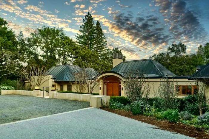 La casa è grande 450 mq, foto New York Post casa mark zuckerberg california-2