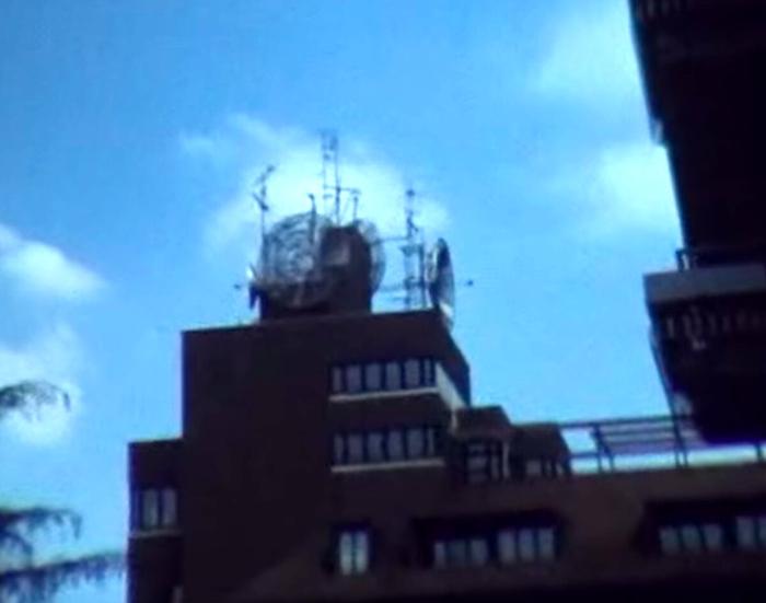 TeleMilanoCavo è stata fondata in un sottoscala di un palazzo di Milano 2, foto case berlusconi-3
