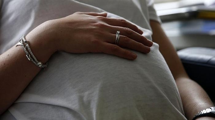 Garza dimenticata durante cesareo: danni e risarcimento