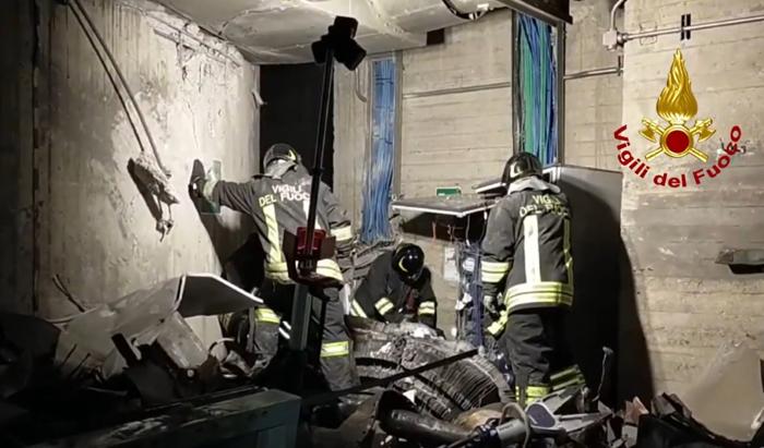 esplosione suviana- frame da video dei vigili del fuoco su X2 esplosione suviana- frame da video dei vigili del fuoco su X2