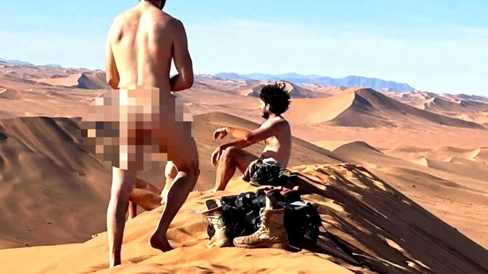 Turisti nudi sulla duna Big Daddy: polemiche in Namibia