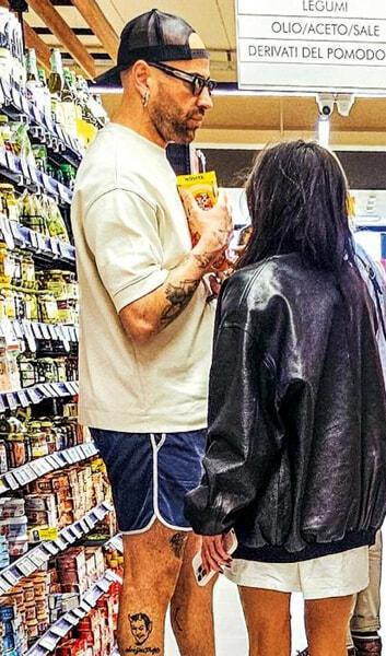 Giano e Giulia dentro il supermercato, foto da Chi-2 Giano e Giulia dentro il supermercato, foto da Chi-2