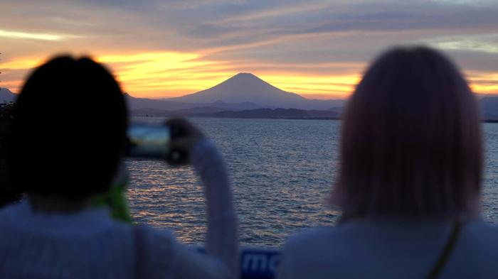 Giappone: Barriera contro il turismo di massa a Fujikawaguchiko
