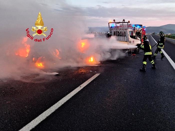 L'intervento dei vigili del fuoco L'intervento dei vigili del fuoco