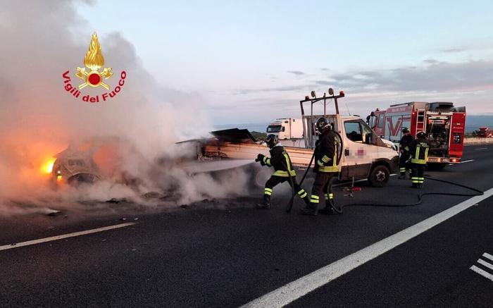 L'intervento dei vigili del fuoco L'intervento dei vigili del fuoco