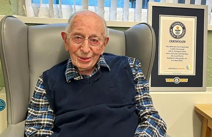 John Alfred Tinniswood, l'uomo più anziano del mondo. Foto da guinnessworldrecords John Alfred Tinniswood, l'uomo più anziano del mondo. Foto da guinnessworldrecords