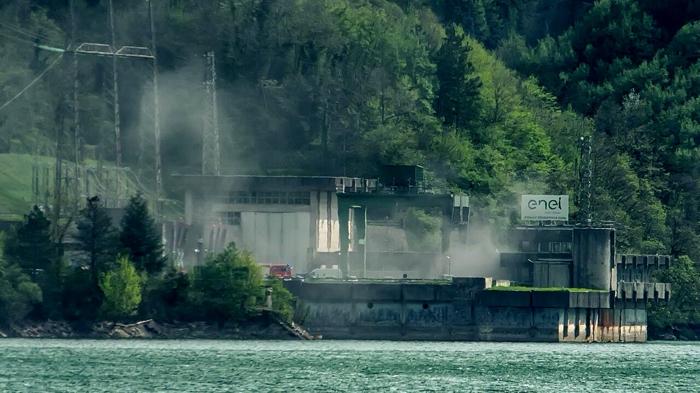 Incidente nella Centrale Idroelettrica di Suviana: Esplosione e Incendio