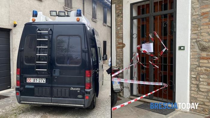 La scientifica dei carabinieri sul posto e i sigilli alla casa. Foto Alessandro Gatta-BresciaToday