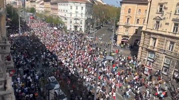 La marcia di Budapest: sfida a Orban e nuova opposizione emergente