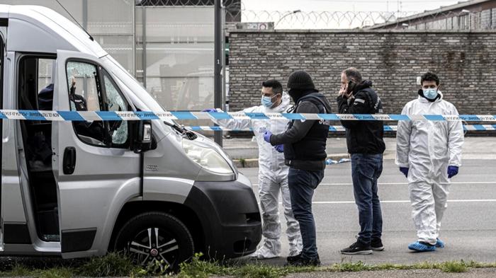 Omicidio a Milano: giovane di origine nomade ucciso a colpi d’arma da fuoco