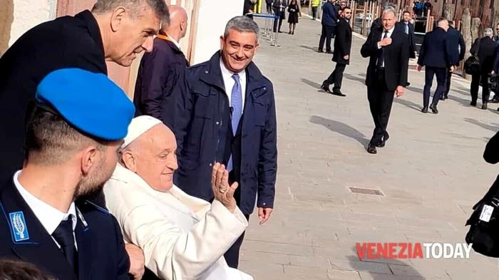 Papa Francesco visita detenute a Venezia