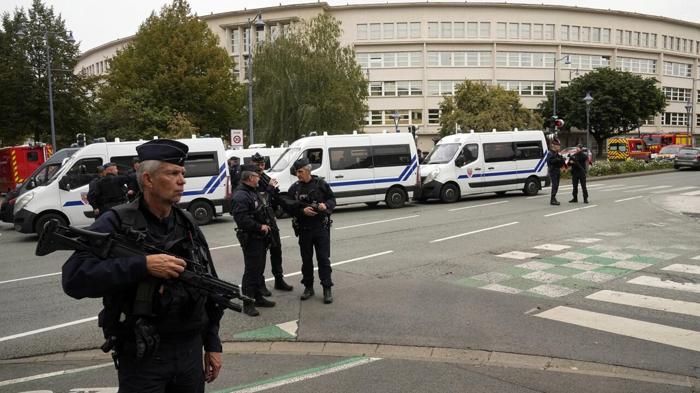 Allarme a Parigi: uomo barricato nel consolato iraniano