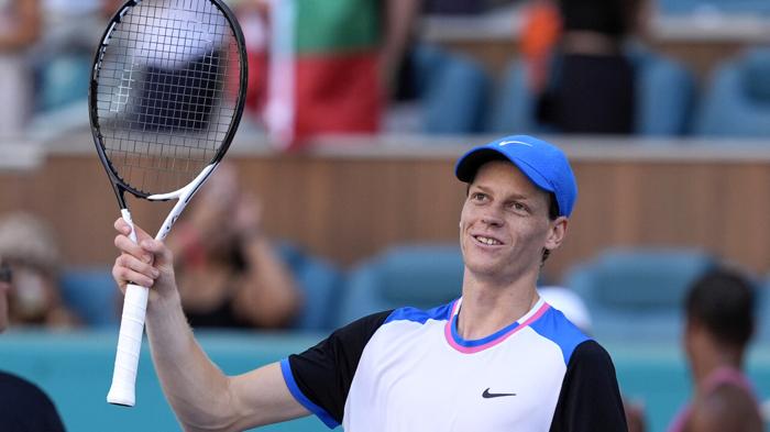 Jannik Sinner conquista le semifinali a Montecarlo