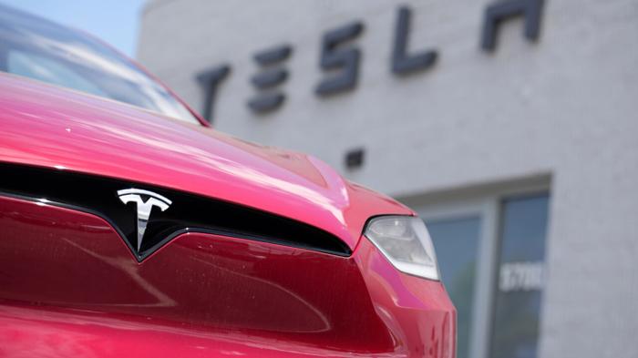 Tesla annuncia il primo robotaxi a guida autonoma