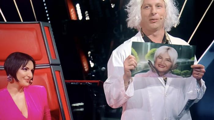 Clementino si trasforma in dottor Emmett Brown durante la finale di The Voice Generations