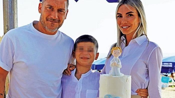 Francesco Totti e Noemi Bocchi: Una Famiglia Uniti nella Felicità