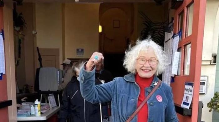 Trina Robbins: Pioniera dei fumetti e icona femminista