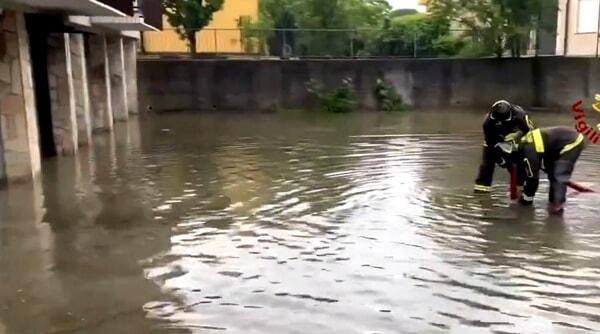 Allagamenti in Lombardia - fonte vigili del fuoco su X allagamenti lombardia vigili del fuoco su X