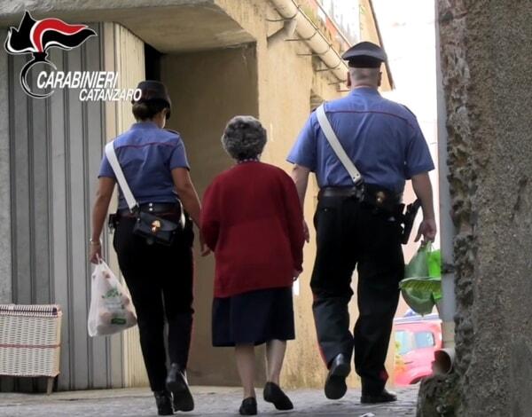 Frame da video dei carabinieri anziani carabinieri frame da video carabinieri-3