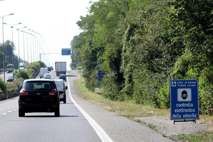 Un avviso sul controllo elettronico di velocità. Foto di repertorio LaPresse autovelox LaPresse-3