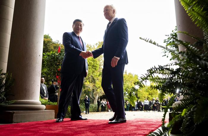 Il presidente statunitense Joe Biden e l'omologo cinese Xi Jinping al vertice Apec (LaPresse) biden-xi-apec-lapresse