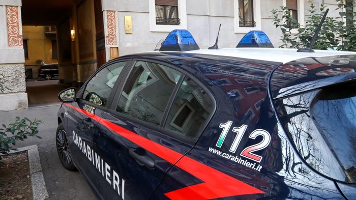 Drammatico arresto a Biancavilla: uomo minaccia la famiglia con un coltello