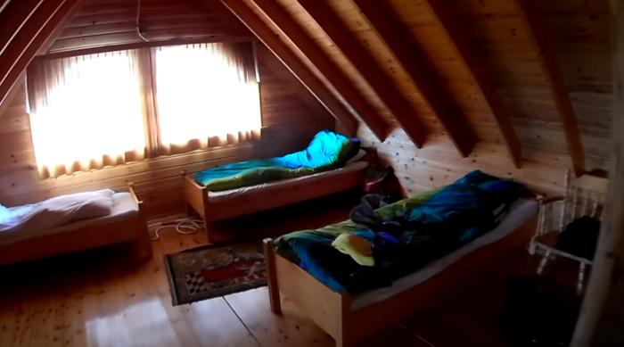 Nella casa c'è una sauna alimentata da acqua piovana, foto Bjarni Sigurdsson YouTube casa isolata-9