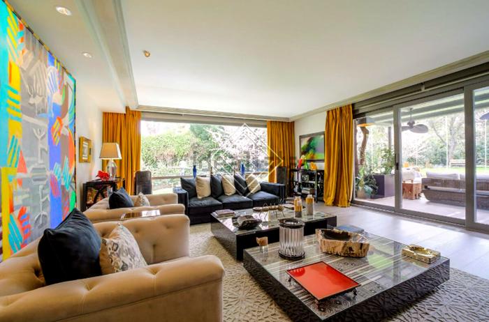 Uno dei soggiorni della casa, foto Idealista/GV | Real Estate casa mbappè-6